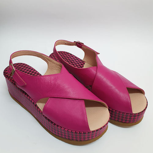 501 medium fuchsia